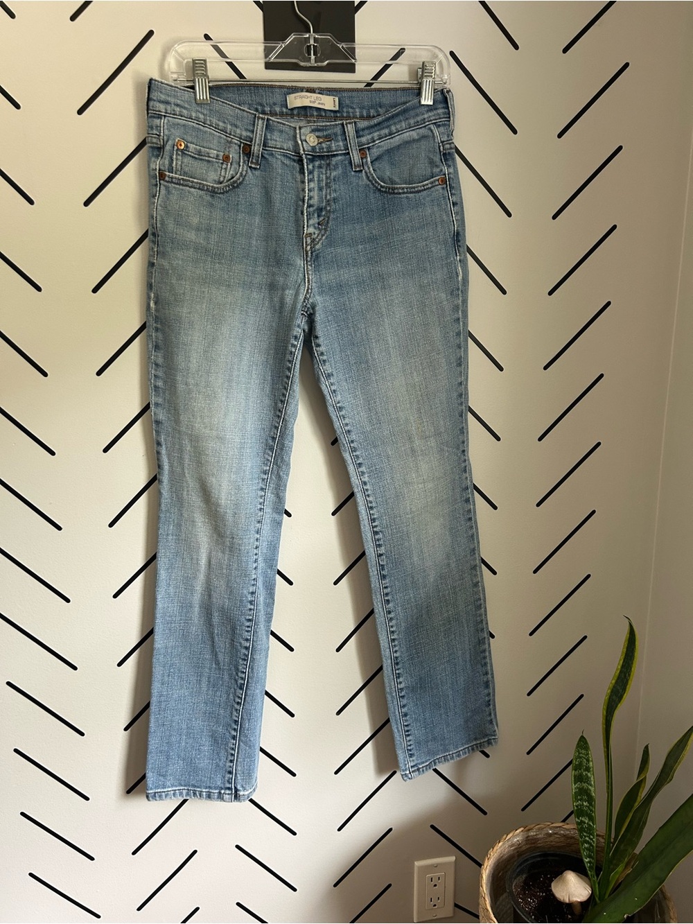 Levi’s 505 straight leg jeans light wash
